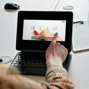 LIGHT YOUR NAME〈名前がキレイに書ける、あなただけのレッスンセット〉